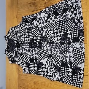 Creation size M women's black and gray button front sleeveless cardigan